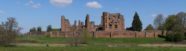 Kenilworth Castle &ndash; fine weather (JPEG 2026) 49573&times;13652